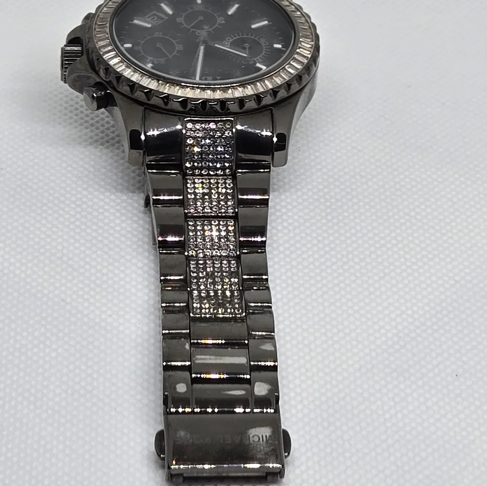 Michael Kors Everest Chronograph Watch - Picture 15 of 15